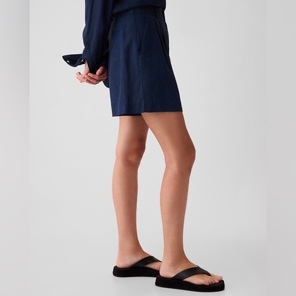 GAP 365 High Rise Linen-Blend Shorts in Indigo Blue - Picture 2 of 6